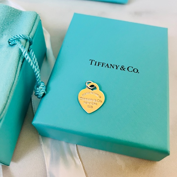 Return to Tiffany Heart Tag Pendant Sterling Silver - Picture 3 of 5